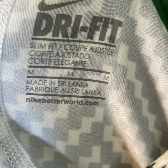 Nike Racerback Tank super soft!! Dri fit - Picture 6 of 6